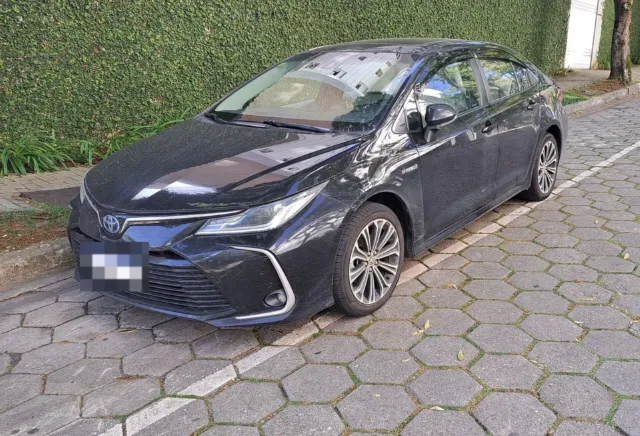 Toyota Corolla 1.8 Hybrid Flame X-Pack